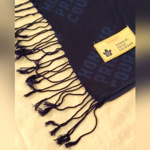 Toronto Maple Leafs Hockey Winter Scarf w/ Fringe NHL Sports Unisex - Picture 7 of 9